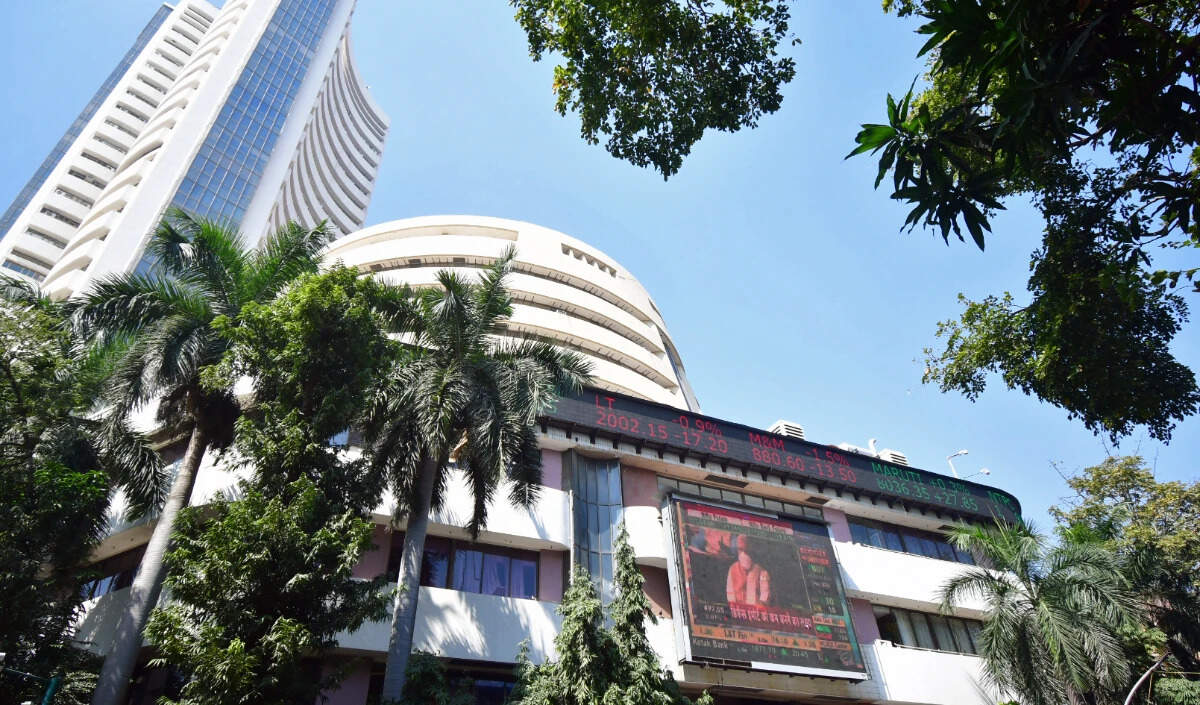 भारतीय शेयर बाजार में भारी गिरावट: जानें इसके पीछे के कारण