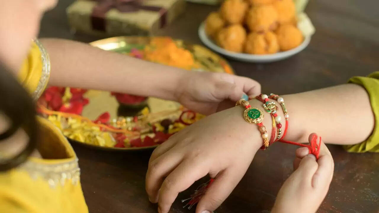 रक्षाबंधन 2025: भाई-बहन के रिश्ते को मजबूत करने के लिए शुभकामनाएं