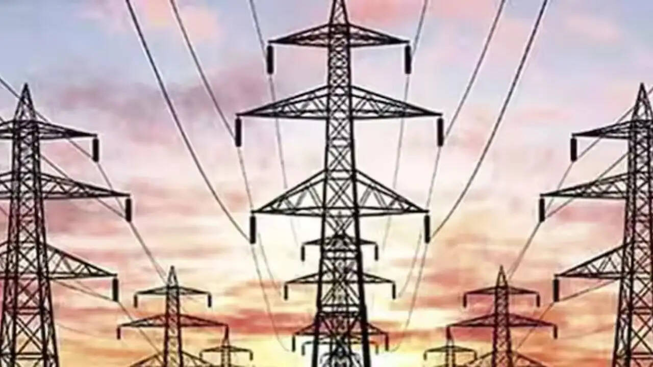पंजाब में तूफान से बिजली व्यवस्था को भारी नुकसान
