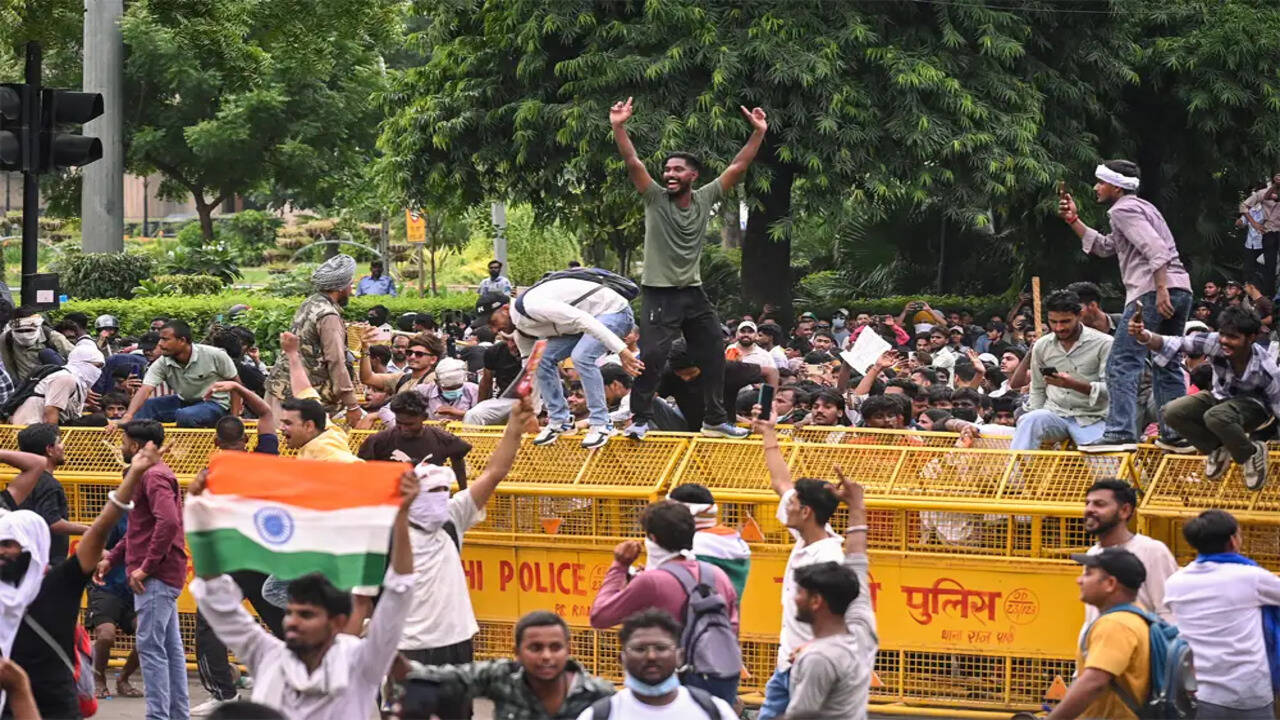 कॉकरोच जनता पार्टी: शिक्षा सुधार की नई लहर