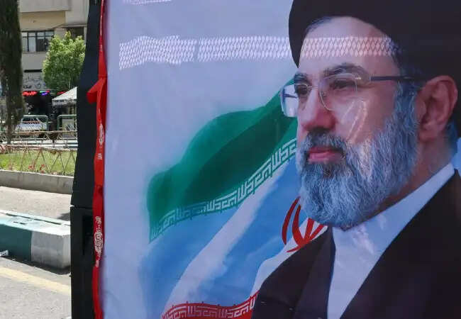 ईरान के नए नेता मोजतबा खामेनेई की गंभीर स्थिति पर नई जानकारी