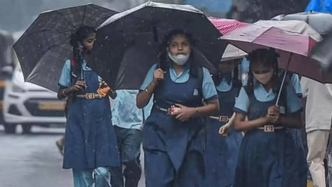 उत्तराखंड में मूसलधार बारिश से जनजीवन प्रभावित, स्कूल बंद