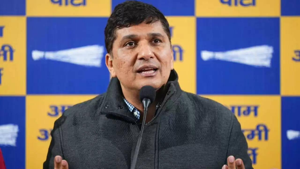 AAP का शालीमार बाग में गरीबों के घर तोड़ने का विरोध