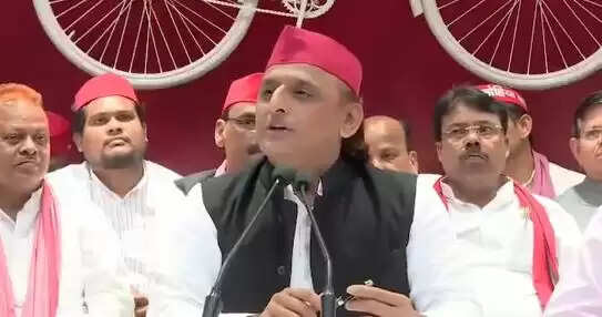 अखिलेश यादव ने मायावती पर किया पलटवार, काशीराम की प्रतिमा लगाने का किया ऐलान