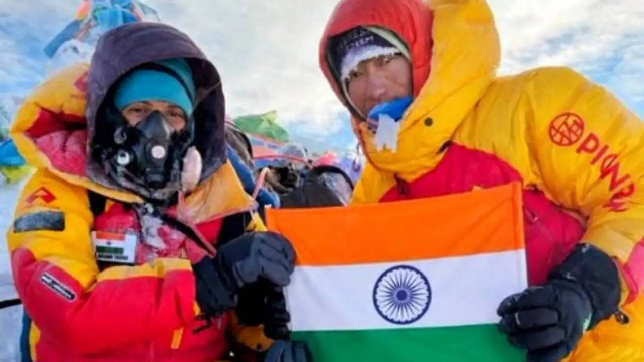 मध्य प्रदेश की अंजना यादव ने माउंट एवरेस्ट पर फहराया तिरंगा