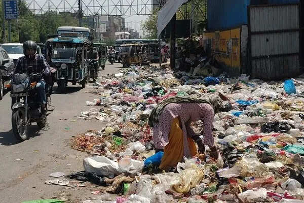 सिरसा में सफाई कर्मचारियों की हड़ताल: शहर में गंदगी का बढ़ता संकट