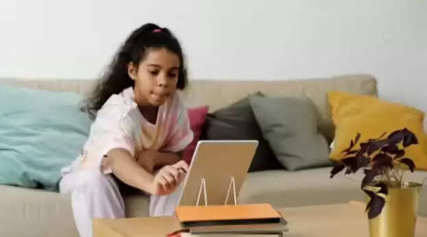 कैसे पहचानें कि आपका बच्चा होमवर्क में AI का उपयोग कर रहा है?