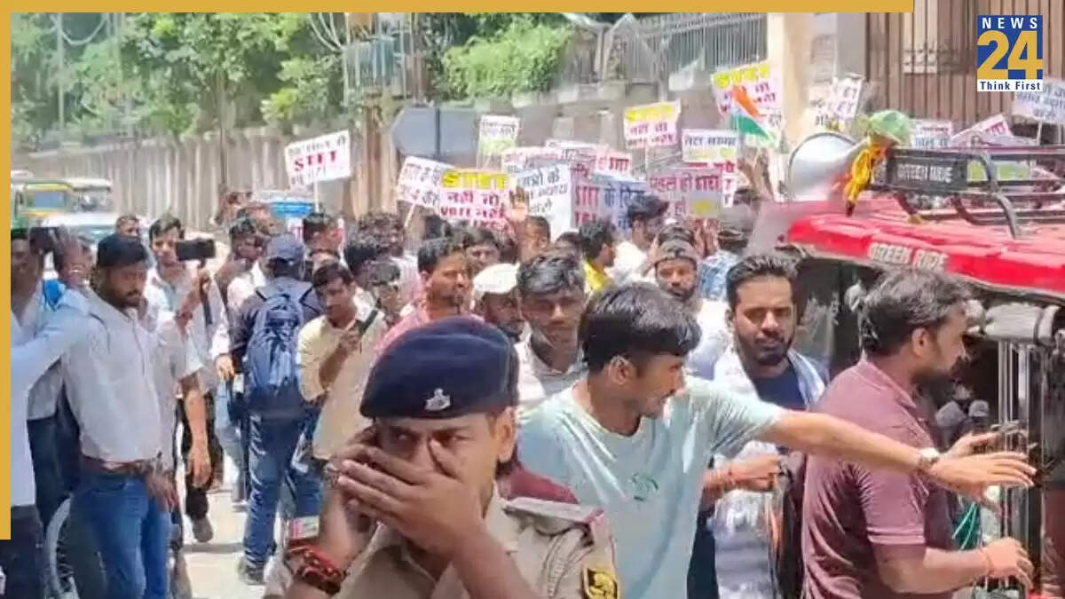 बिहार में STET परीक्षा की मांग को लेकर छात्रों का प्रदर्शन