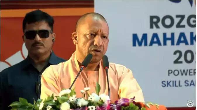 योगी आदित्यनाथ ने लखनऊ में रोजगार महाकुंभ का उद्घाटन किया
