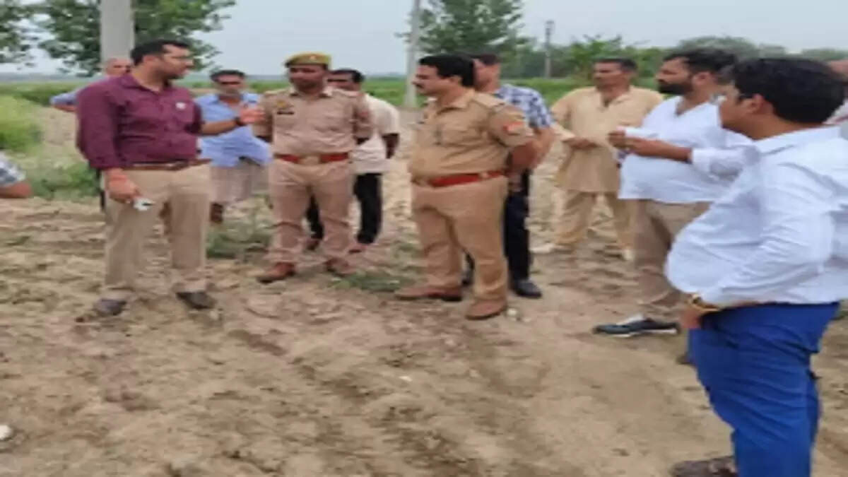 गाजियाबाद प्रशासन ने 500 बीघा जमीन को अवैध कब्जे से मुक्त कराया