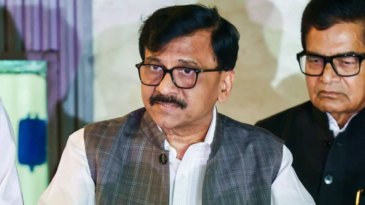 संजय राउत ने शिवसेना सांसदों को दिया कड़ा संदेश, इस्तीफे की चेतावनी