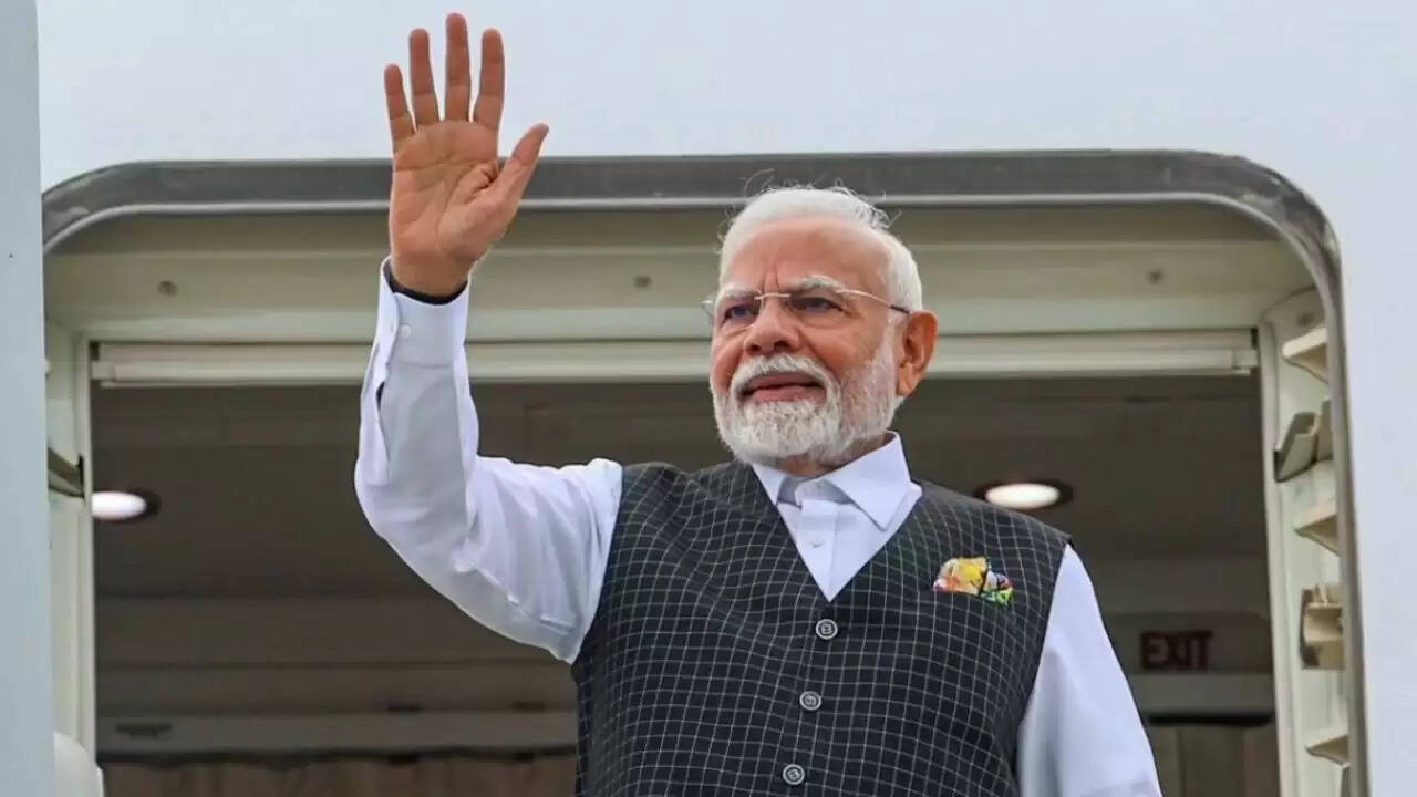 प्रधानमंत्री मोदी का यूके और मालदीव दौरा: द्विपक्षीय संबंधों को मजबूत करने की दिशा में कदम