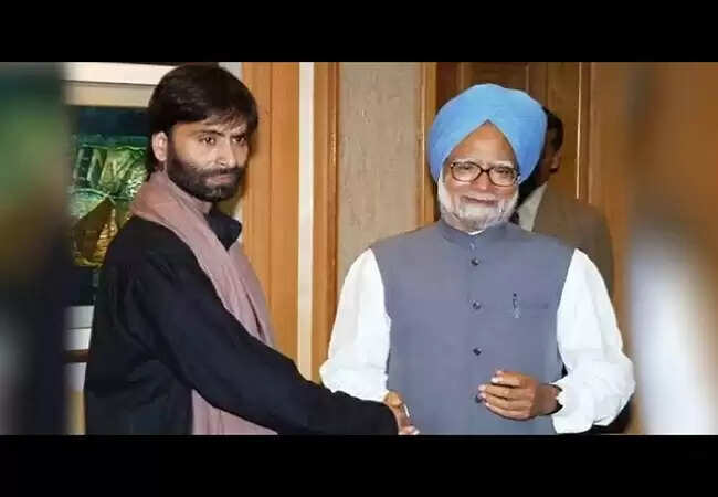 भाजपा नेता का मनमोहन सिंह पर गंभीर आरोप: यासीन मलिक से बिरयानी की मुलाकात