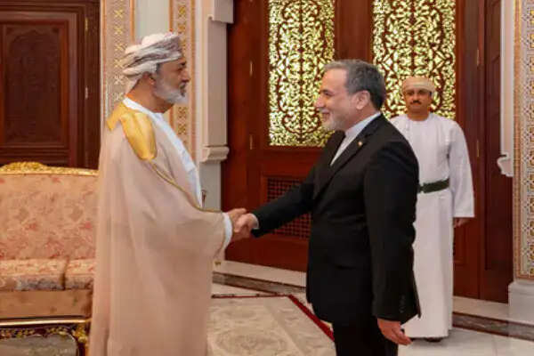 ईरान के विदेश मंत्री अराघची की ओमान यात्रा, पुतिन से होगी मुलाकात