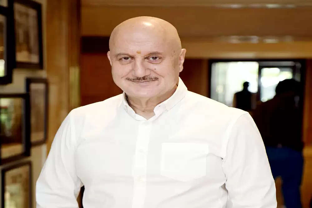 अनुपम खेर ने 550वीं फिल्म की शूटिंग शुरू की, 43 साल का सफर