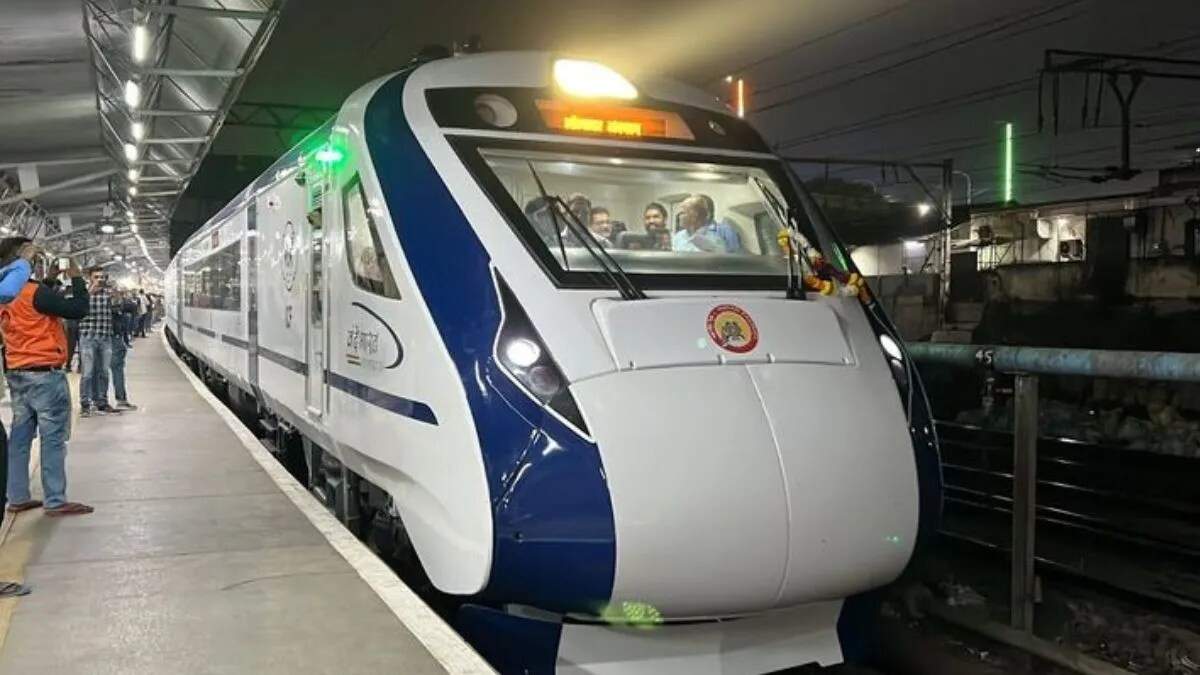 पानीपत में वंदे भारत एक्सप्रेस का ठहराव शुरू, छात्रों ने किया सफर