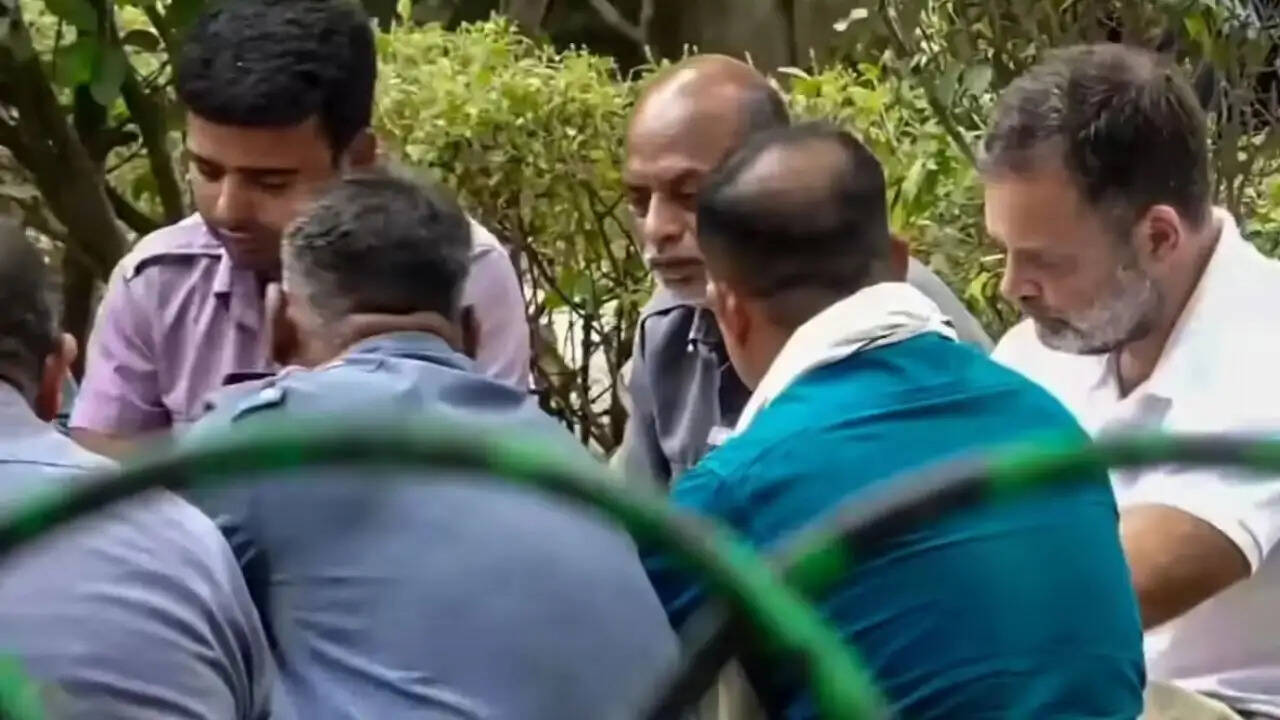 राहुल गांधी की अनौपचारिक मुलाकात: ऑटो चालकों की समस्याओं पर चर्चा