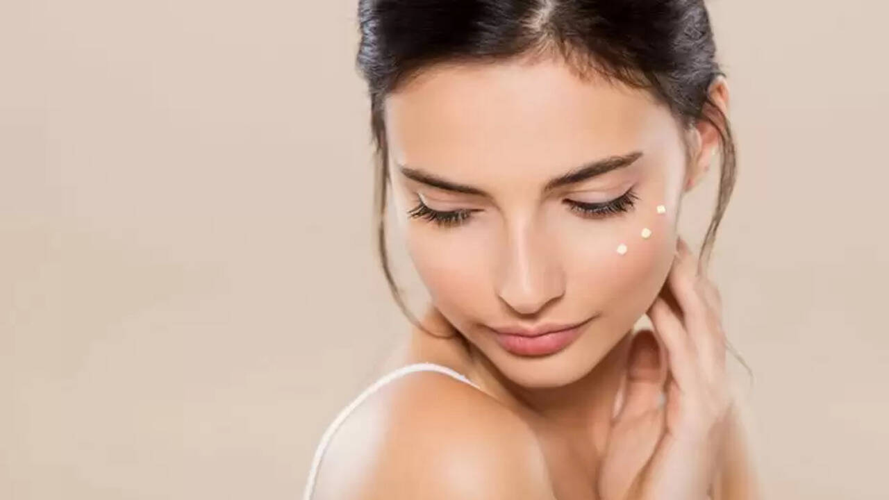 बुढ़ापे के संकेतों को दूर करने के लिए बिपाशा बसु का घरेलू फेस पैक