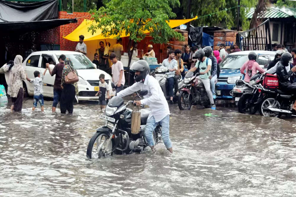 झारखंड में भारी बारिश से जनजीवन प्रभावित, कई हादसे