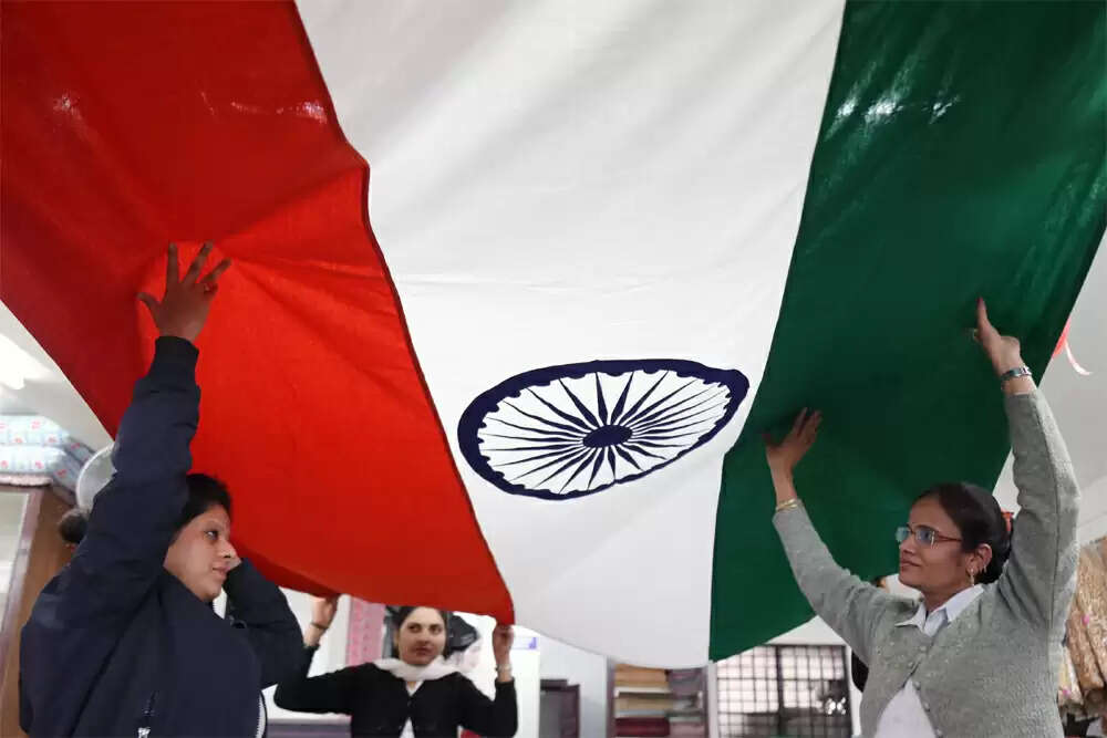 भारत में आजादी और लोकतंत्र: एक जटिल परिदृश्य