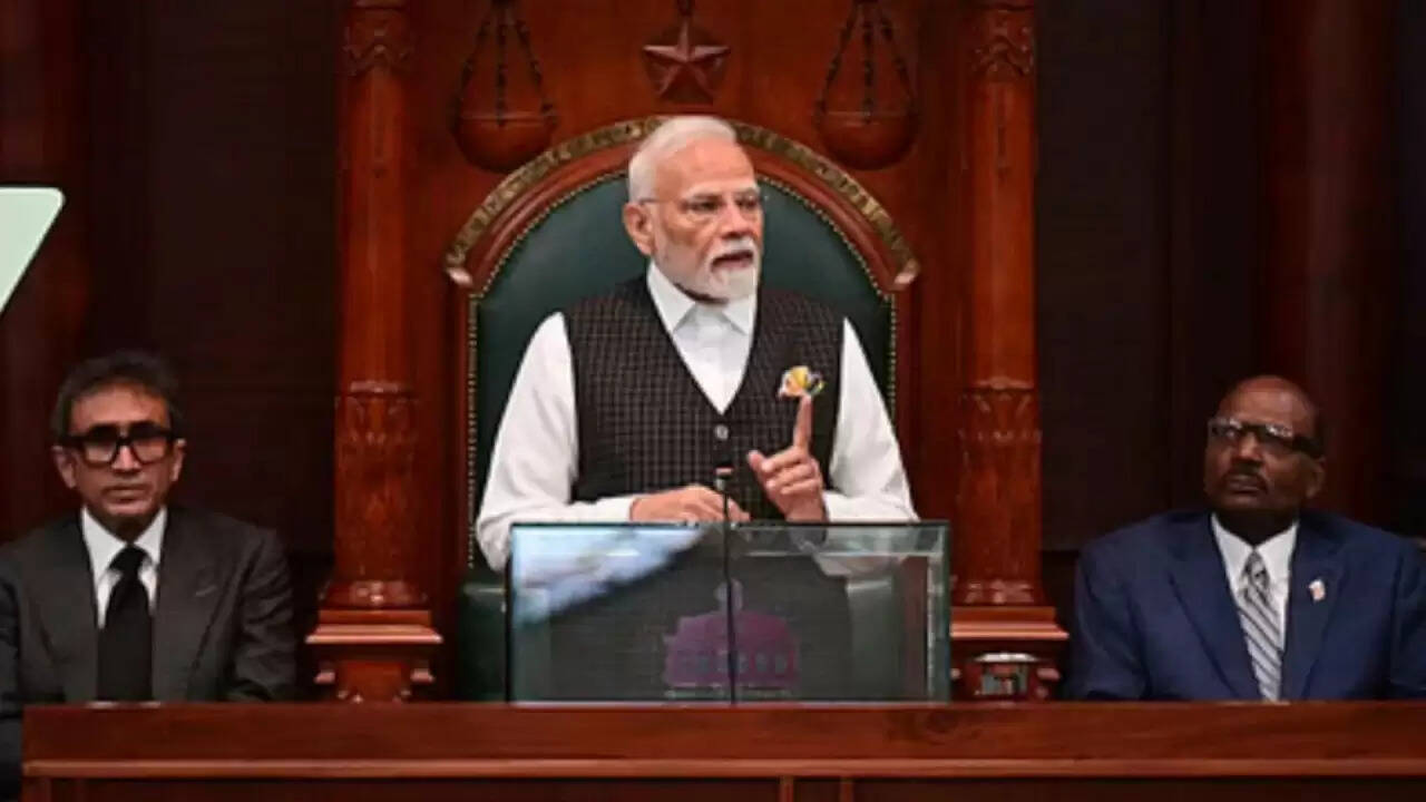 पीएम मोदी की विदेश यात्रा: नामीबिया में संसद में दिया प्रभावशाली भाषण