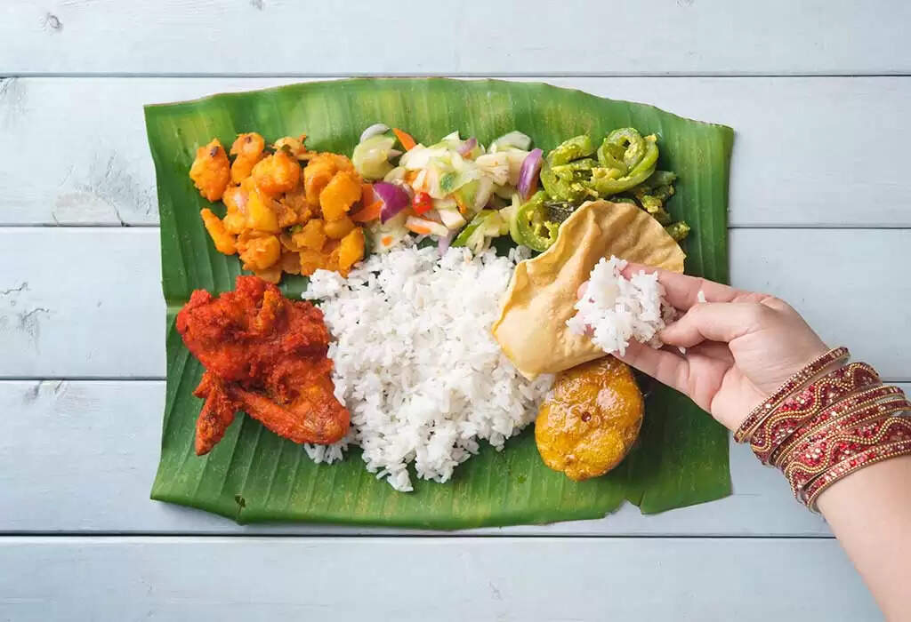 हाथों से खाना खाने के अद्भुत फायदे