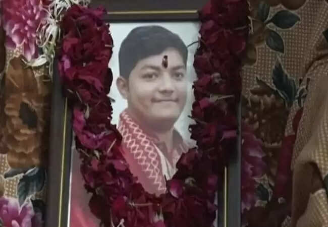 बॉम्बे आईआईटी के छात्र की रहस्यमय मौत: क्या यह आत्महत्या या दुर्घटना?