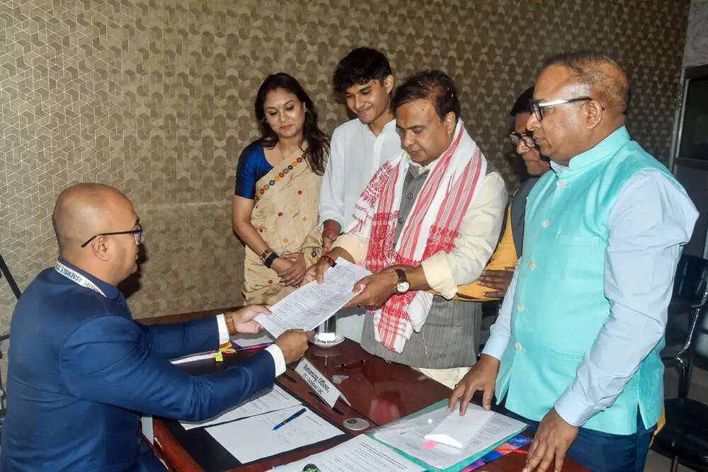 असम के मुख्यमंत्री हिमंता बिस्वा सरमा ने विधानसभा चुनाव के लिए नामांकन भरा