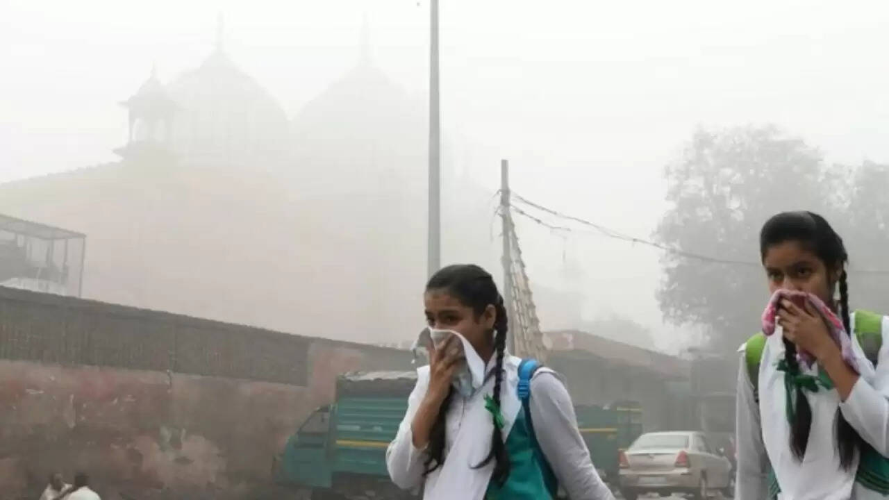 दिल्ली में धुंध और प्रदूषण: वायु गुणवत्ता सूचकांक में गिरावट