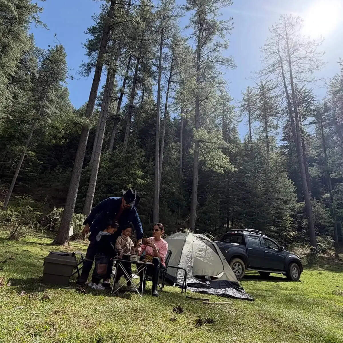 रुबीना दिलाइक की हिमालय में कैंपिंग: जुड़वां बेटियों के साथ बिताए खूबसूरत पल