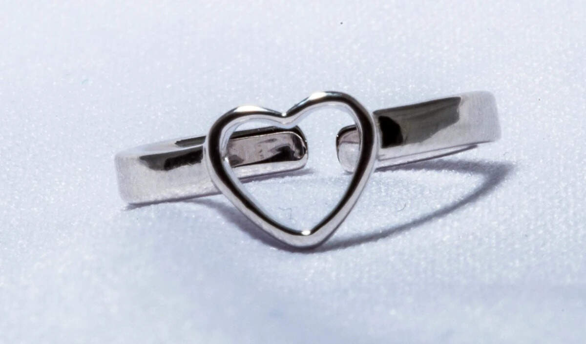 पैरों की सुंदरता बढ़ाने के लिए ट्रेंडी चांदी की बिछिया डिज़ाइन