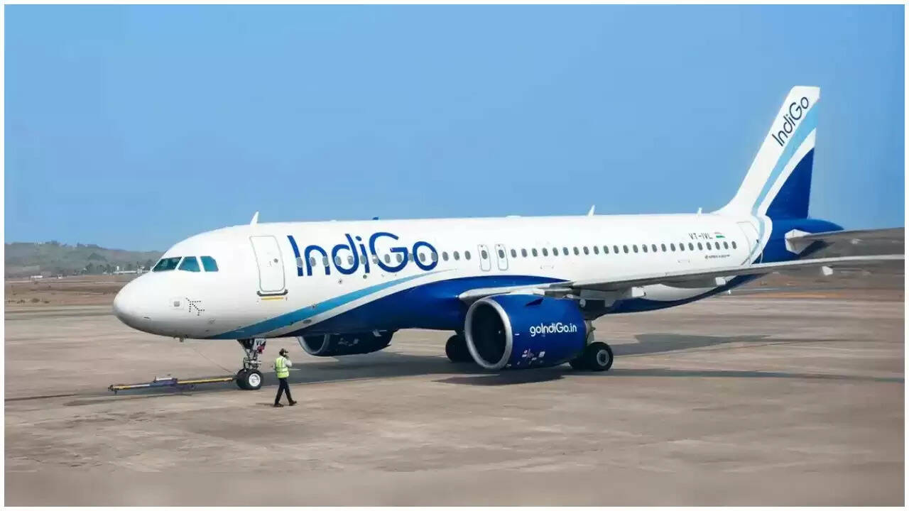 इंडिगो एयरलाइन के संकट में बढ़ती चुनौतियाँ और विवाद