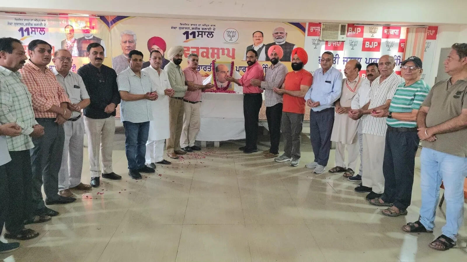 भाजपा ने डॉ. श्यामा प्रसाद मुखर्जी के बलिदान दिवस पर श्रद्धांजलि अर्पित की