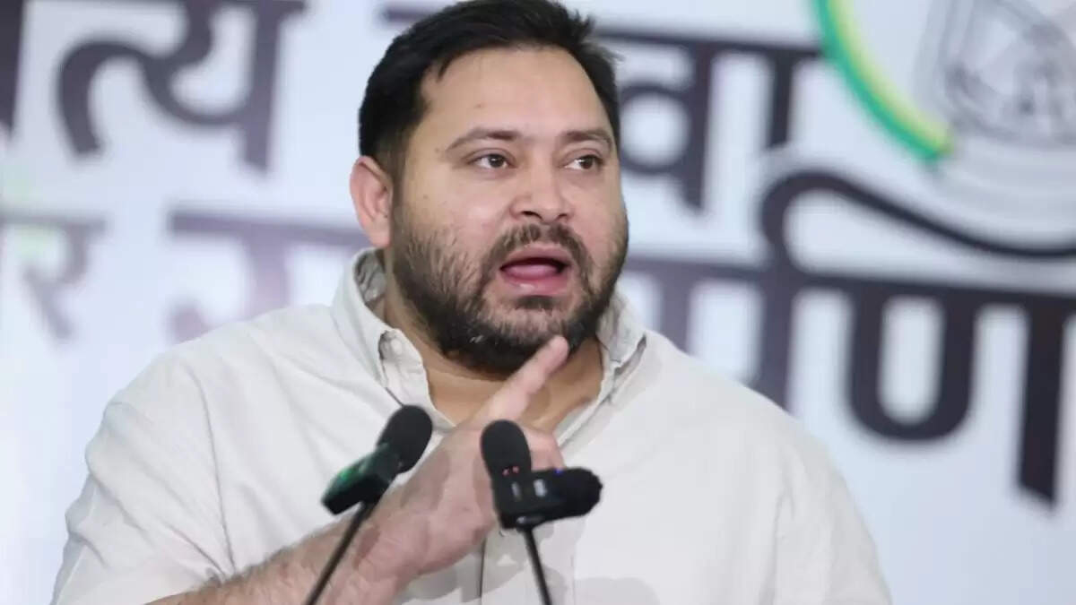 बिहार में पेंशन वृद्धि पर तेजस्वी यादव का तीखा हमला