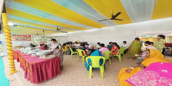 मलमास मेला मे जीविका दीदियों ने दस दिन में 4 लाख का किया कारोबार