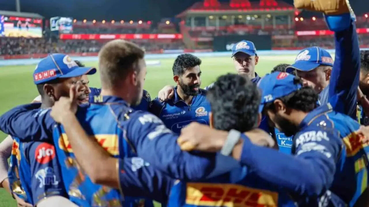 मुंबई इंडियंस की समीक्षा बैठक: IPL 2026 के लिए महत्वपूर्ण निर्णय