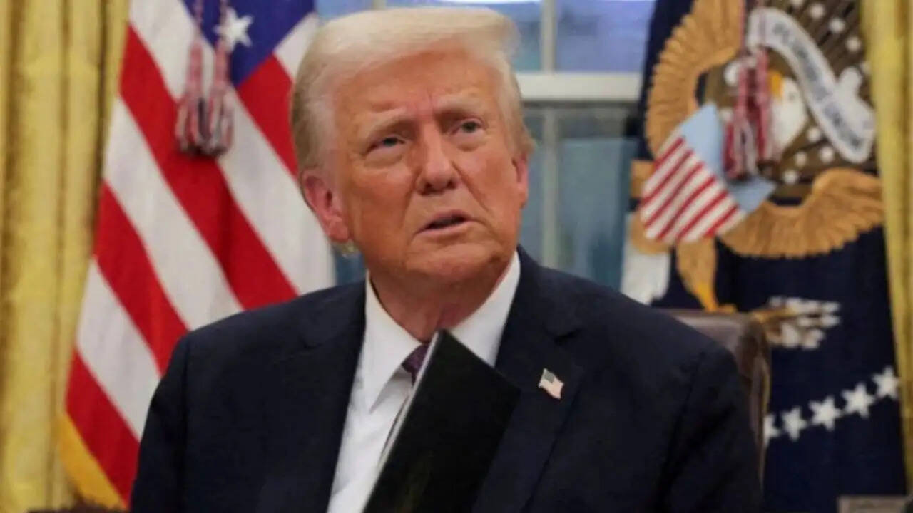 ईरान ने ट्रंप की धमकी के बावजूद होर्मुज को बंद रखने का निर्णय लिया