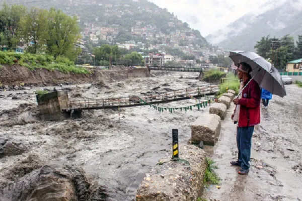 हिमाचल प्रदेश के किन्नौर में बादल फटने से भारी नुकसान