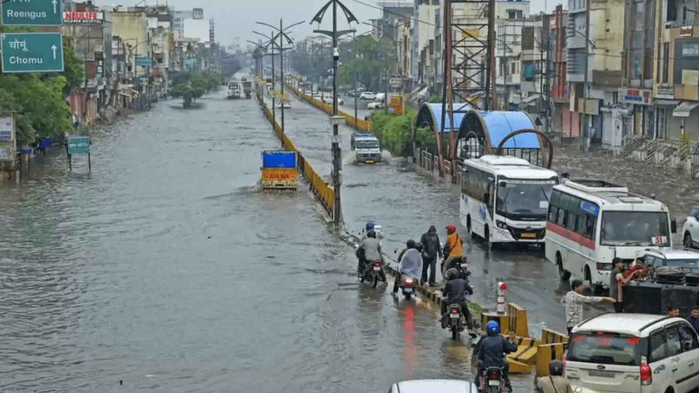 राजस्थान में मानसून 2025: 37 जिलों में भारी बारिश, करौली में 166 मिमी
