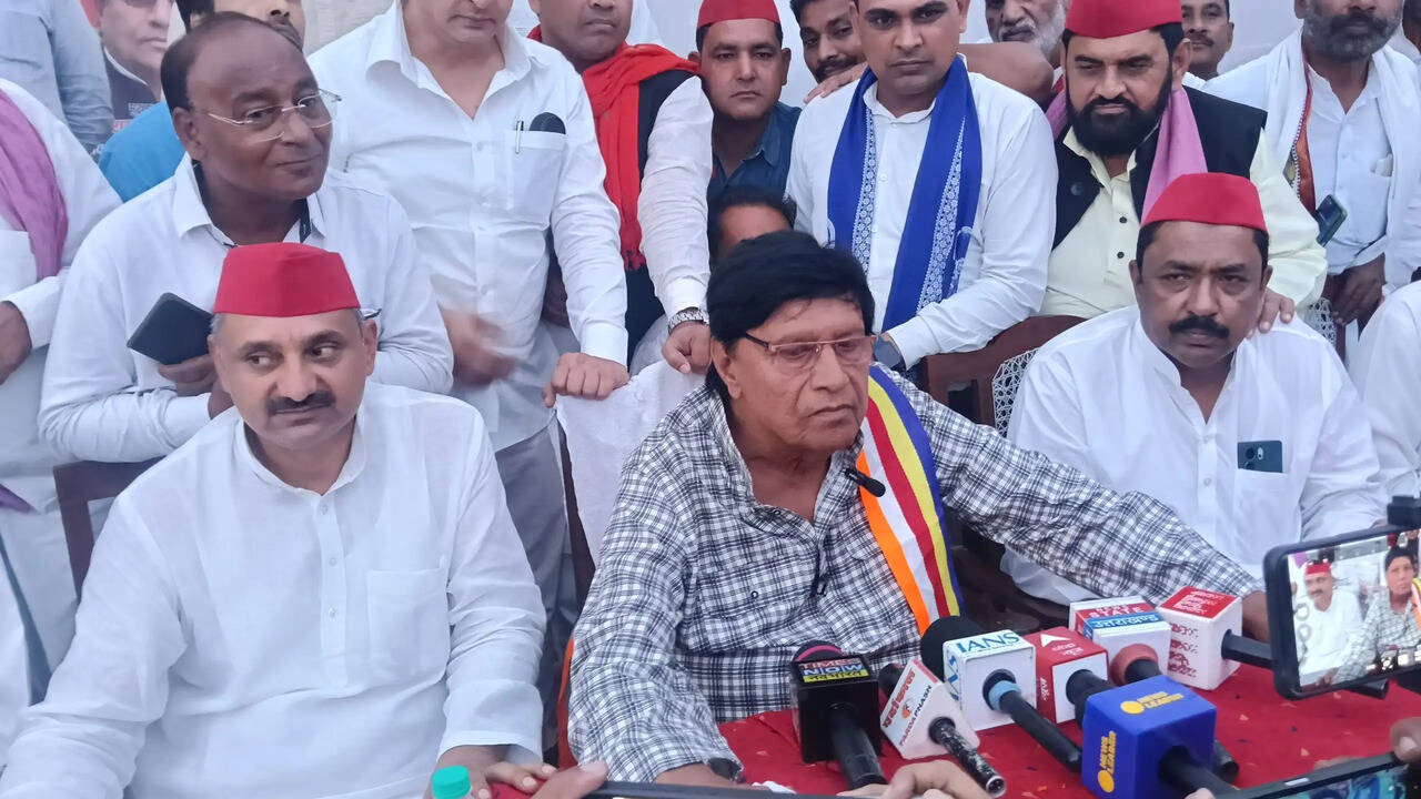 रामजी लाल सुमन ने मुरादाबाद में कार्यकर्ताओं से की बैठक, कांग्रेस पर साधा निशाना