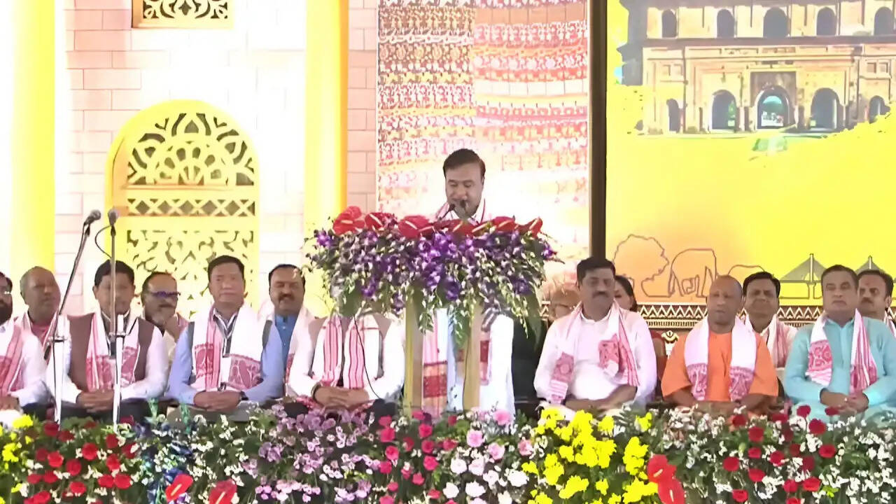 असम में हिमंता बिस्वा सरमा ने दूसरी बार मुख्यमंत्री पद की शपथ ली, क्या है उनकी नई योजनाएं?