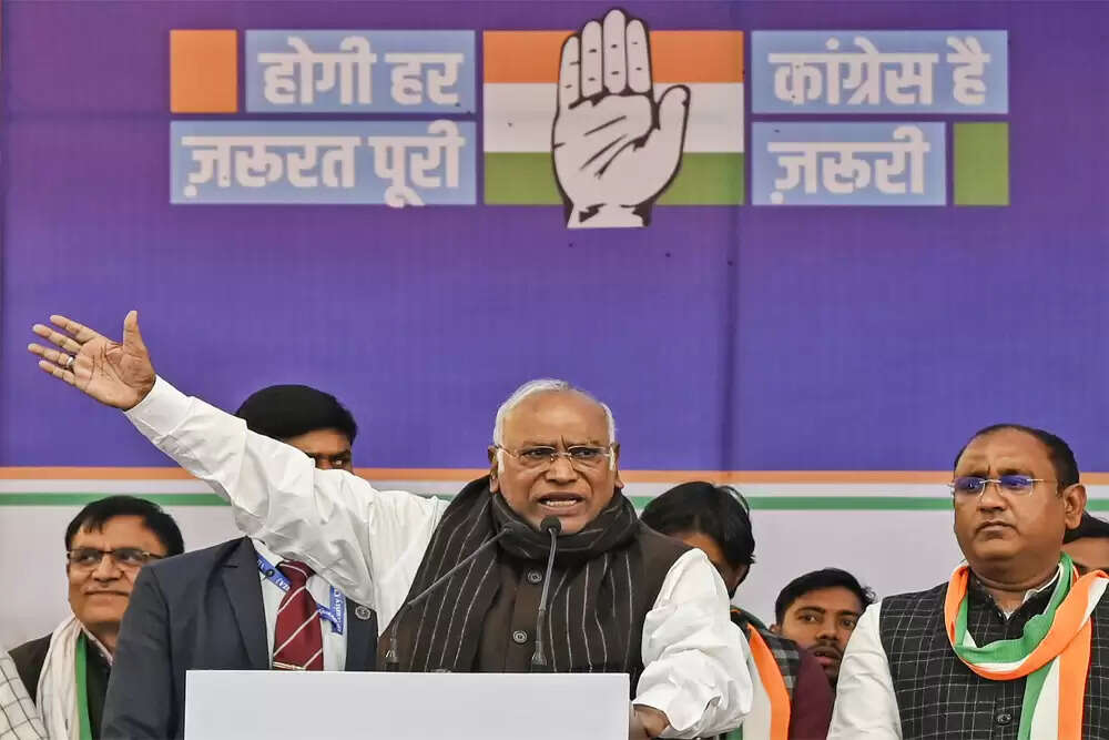 खड़गे का मोदी पर तीखा हमला: झूठ बोलने का आरोप
