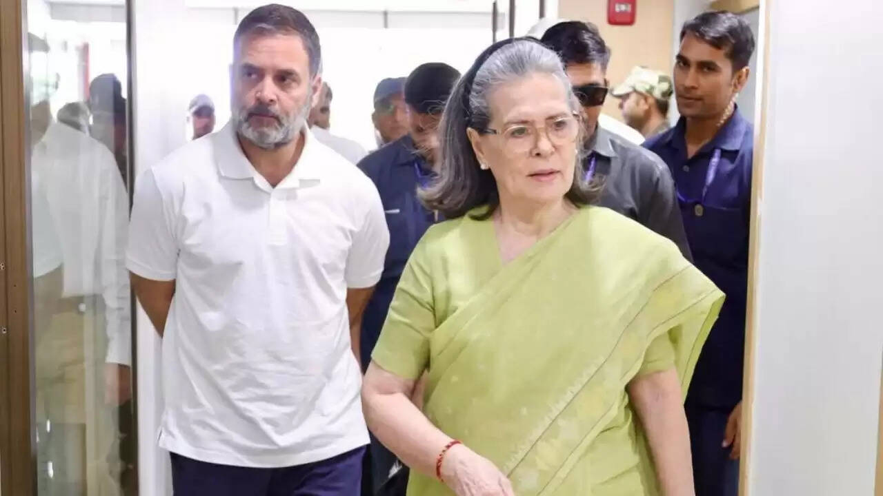सोनिया और राहुल गांधी को नेशनल हेराल्ड मामले में राहत मिली