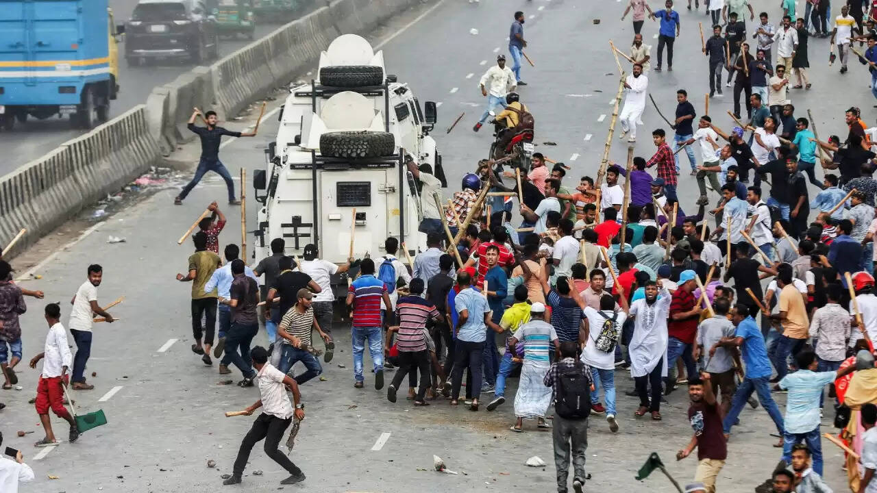 बांग्लादेश में राजनीतिक तनाव: बीएनपी और एनसीपी कार्यकर्ताओं के बीच हिंसक झड़प