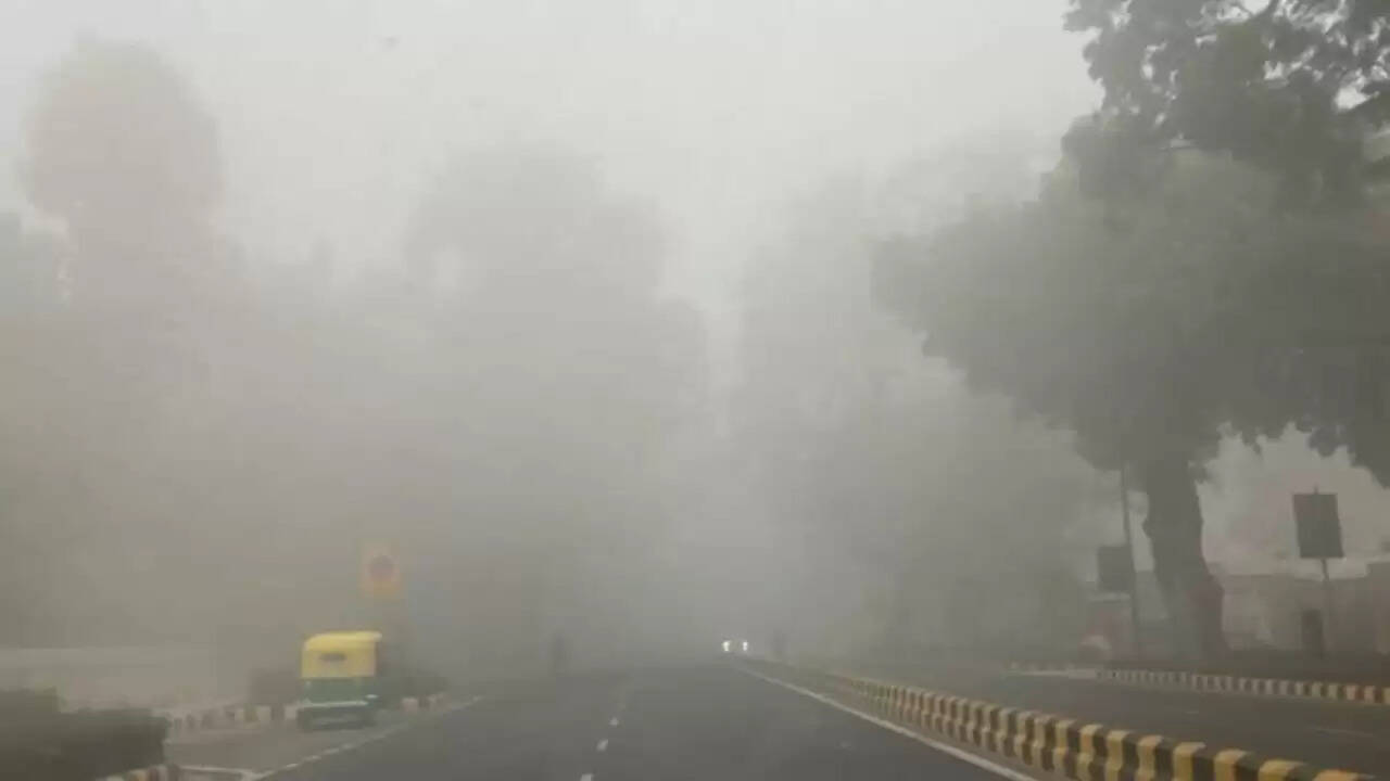 दिल्ली में वायु गुणवत्ता में गिरावट: AQI 433 तक पहुंचा