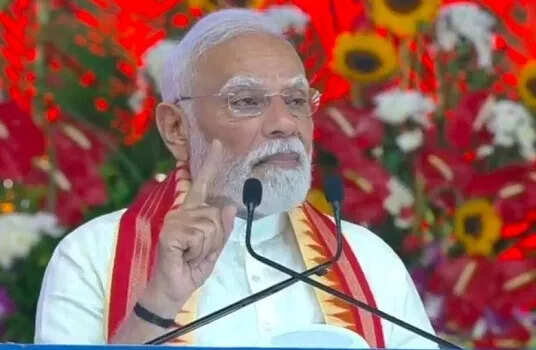 प्रधानमंत्री मोदी ने 1,400 करोड़ रुपए की रेलवे परियोजनाओं का उद्घाटन किया