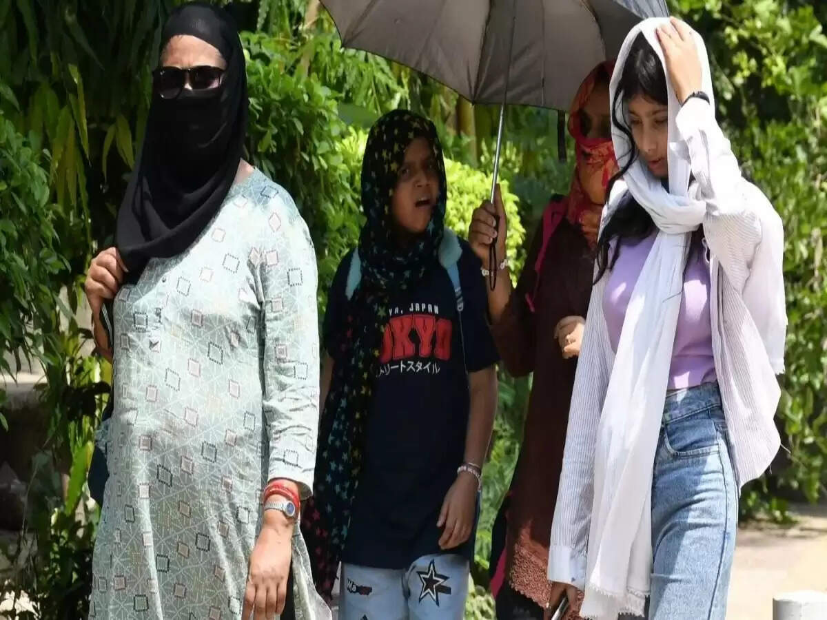 दिल्ली में बढ़ती गर्मी: तापमान 44 डिग्री तक पहुंच सकता है