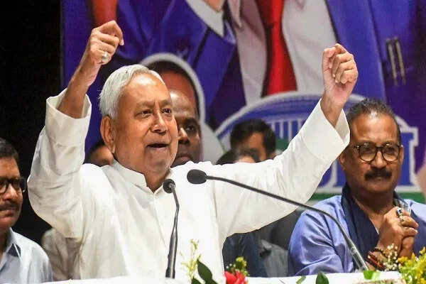 बिहार में सफाई कर्मचारी आयोग का गठन, नीतीश कुमार का चुनावी ऐलान
