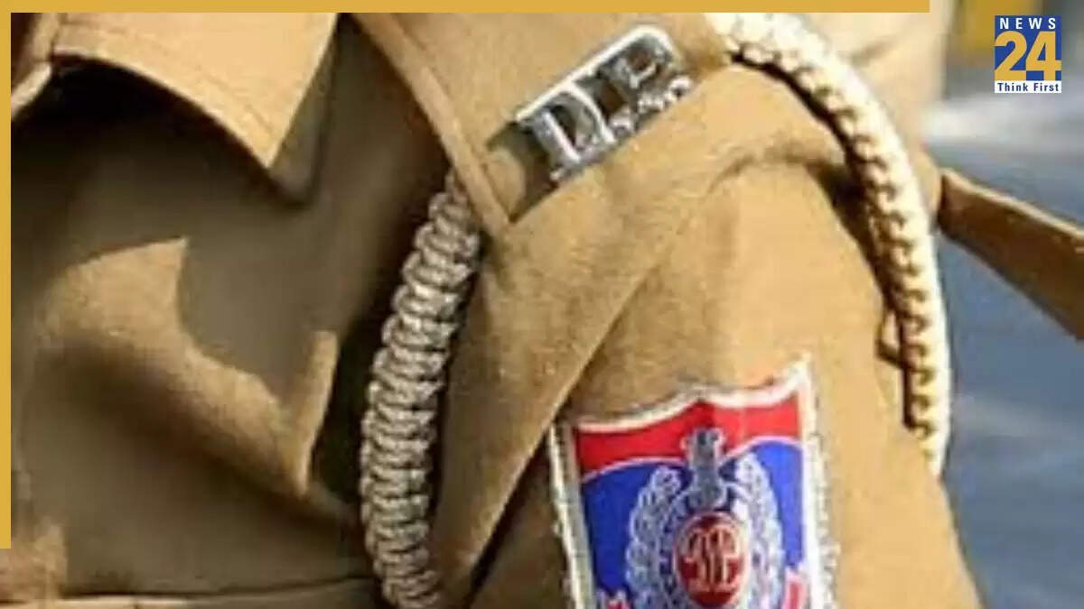 दिल्ली में शिक्षिका की छवि खराब करने वाली युवती गिरफ्तार