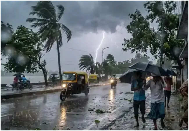 यूपी में मौसम में बदलाव, बारिश और ठंड का असर